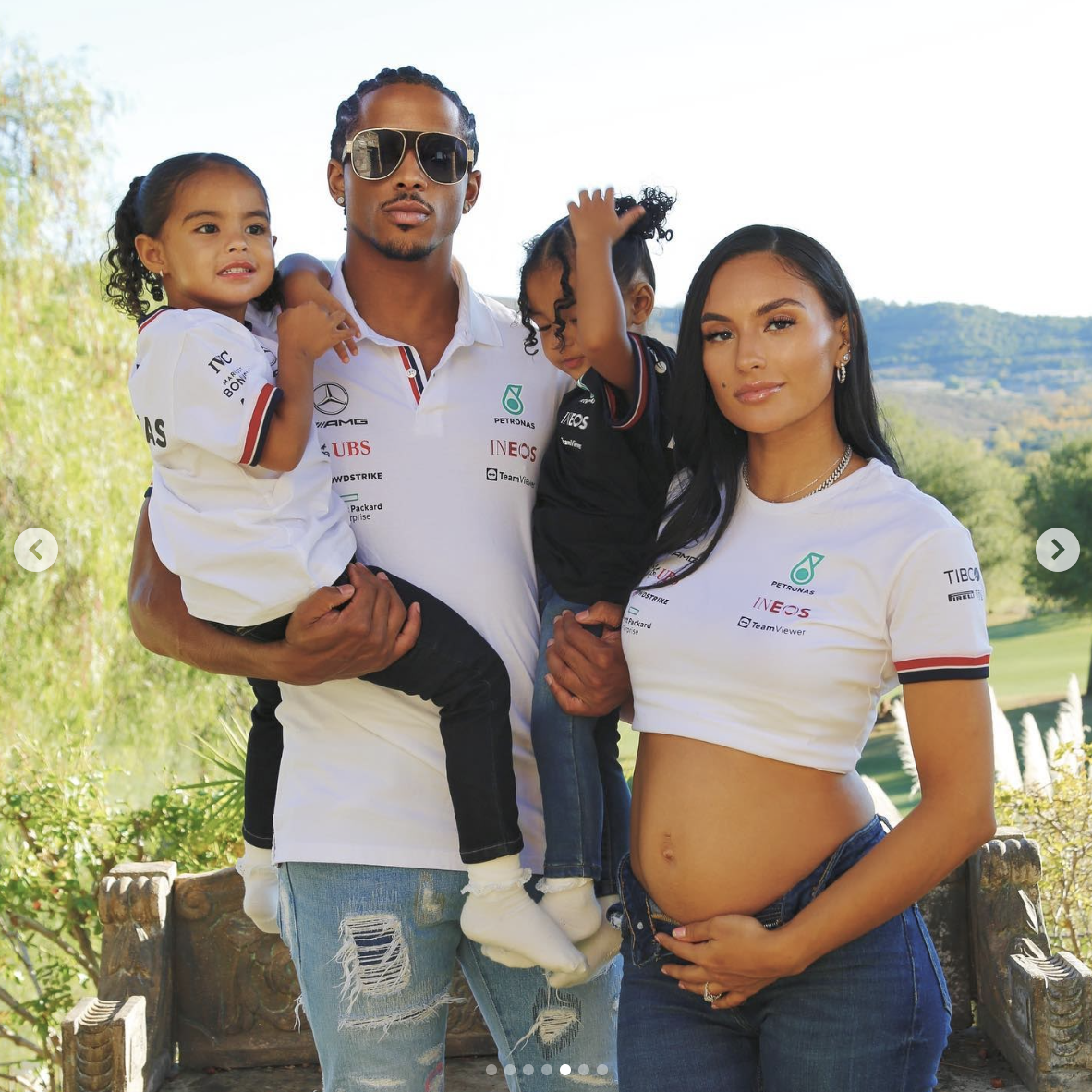 Cordell Broadus and Phia with their kids, as seen in a post dated December 1, 2022 | Source: Instagram/cbroadus