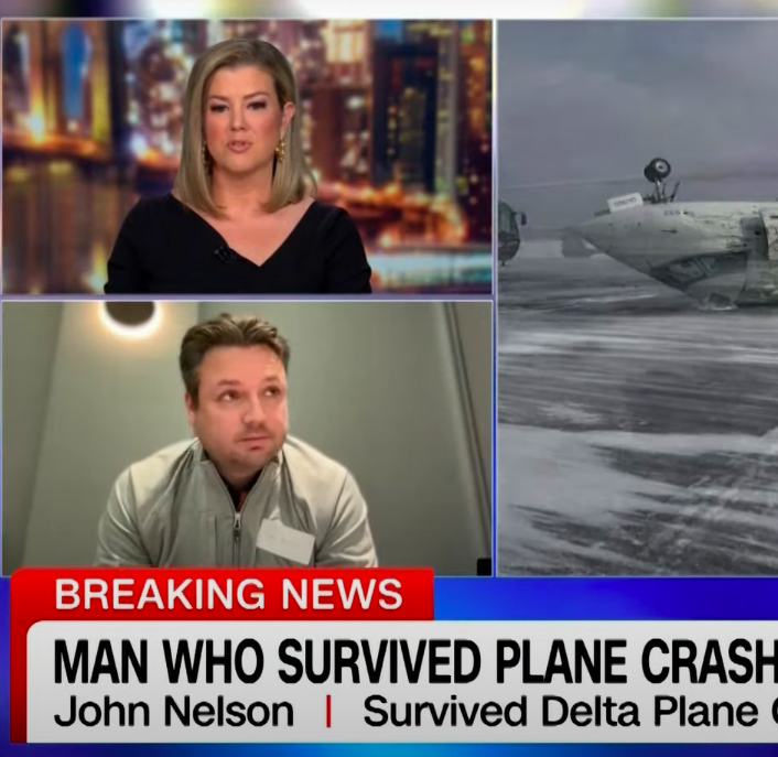 The CNN reporter speaking with John Nelson as his Facebook video of the plane played alongside them. | Source: YouTube/CNN