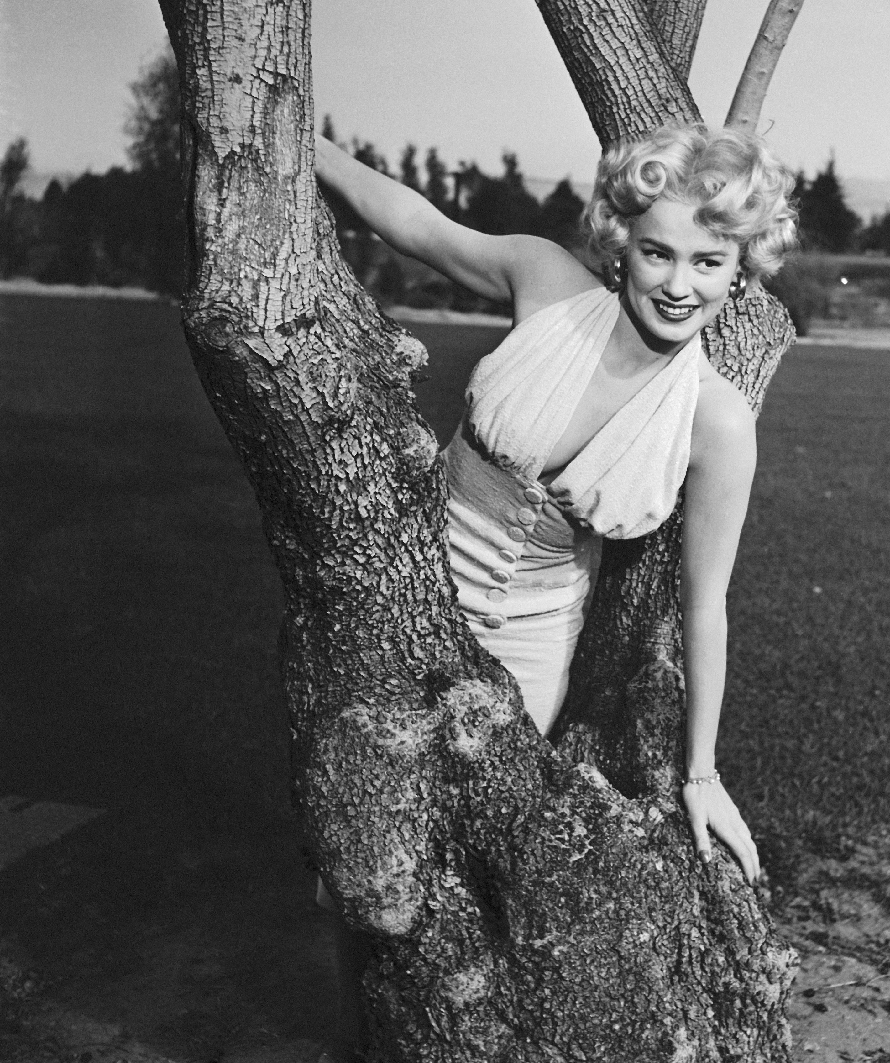 The blonde bombshell photographed in 1953.  | Source: Getty Images