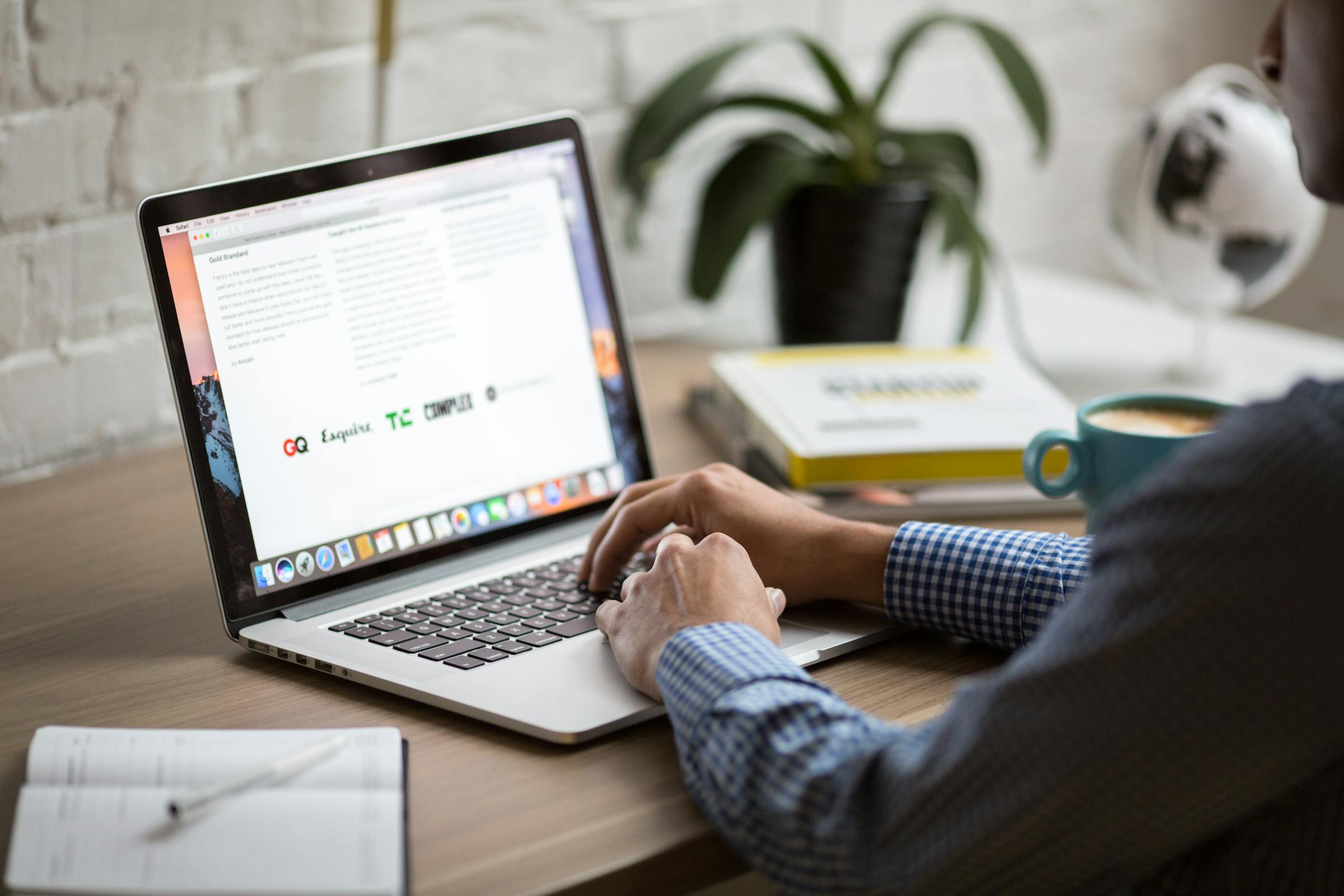 A man checking his computer | Source: Pexels