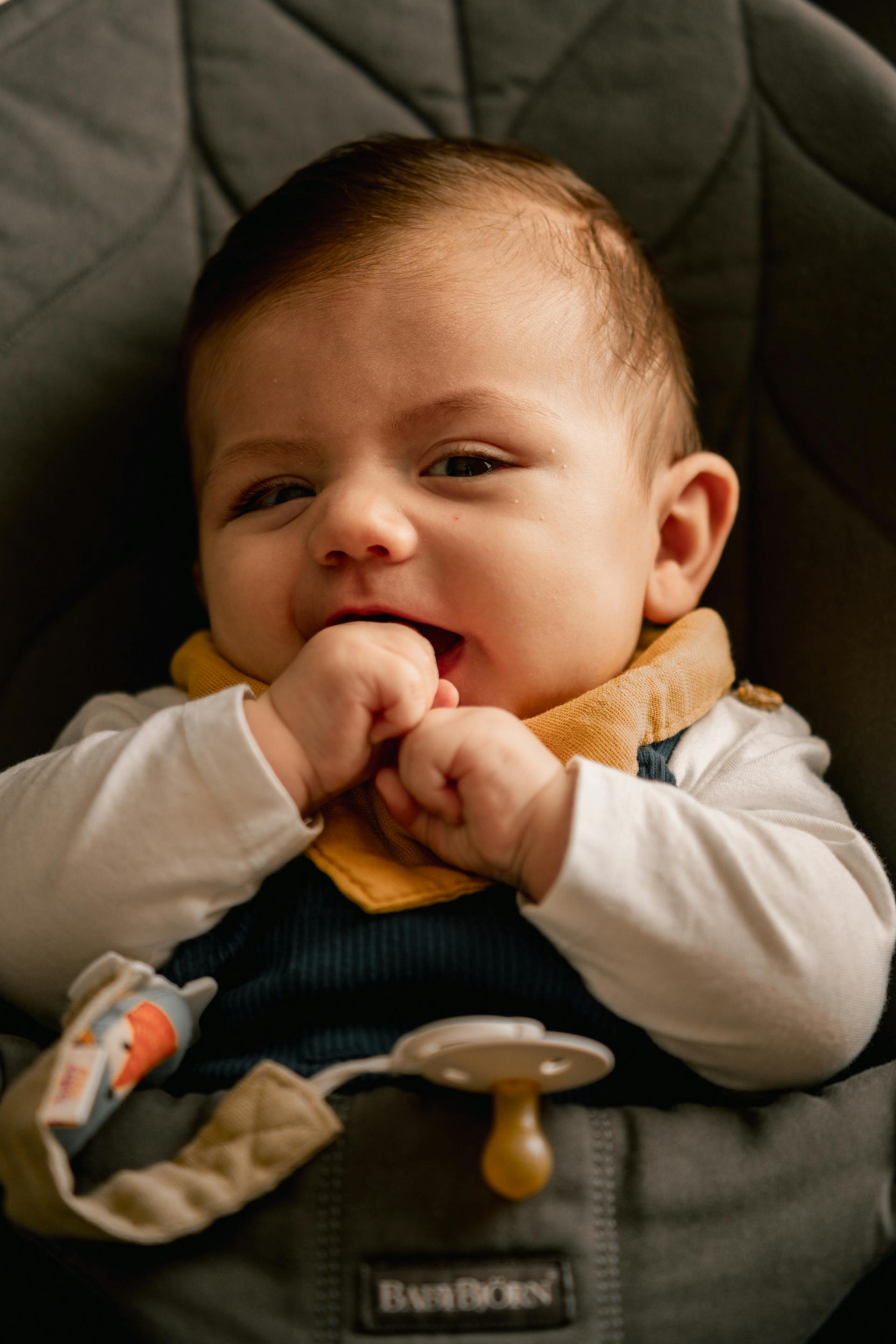 Baby strapped to a car seat | Source: Pexels