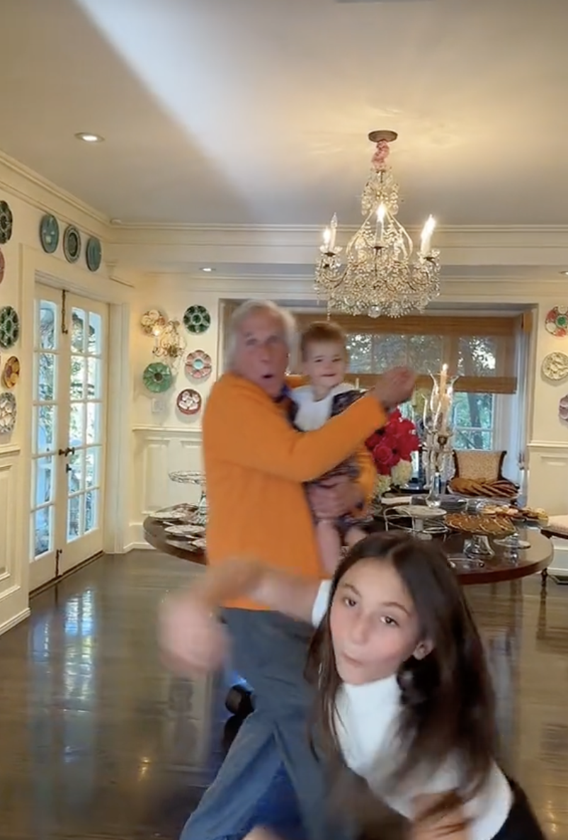 Henry Winkler dancing with his grandchildren, dated November 25, 2022 | Source: TikTok/@henry.winkler