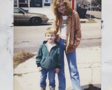 On a Trip with His Foster Family, Teenage Boy Runs Away to Find His Real Family after Spotting an Old Sign — Story of the Day