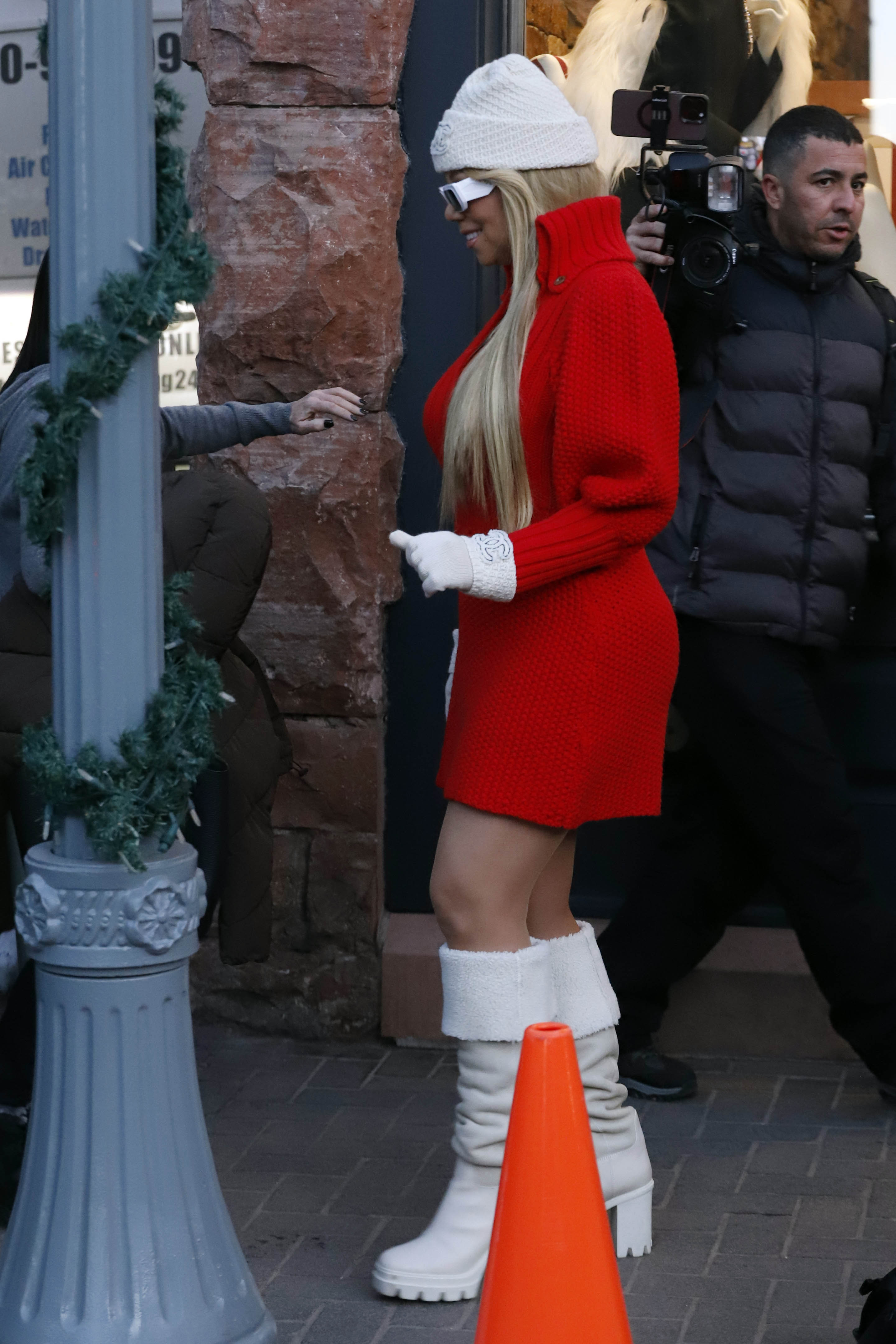 Mariah Carey walking about in Aspen, Colorado. | Source: Getty Images