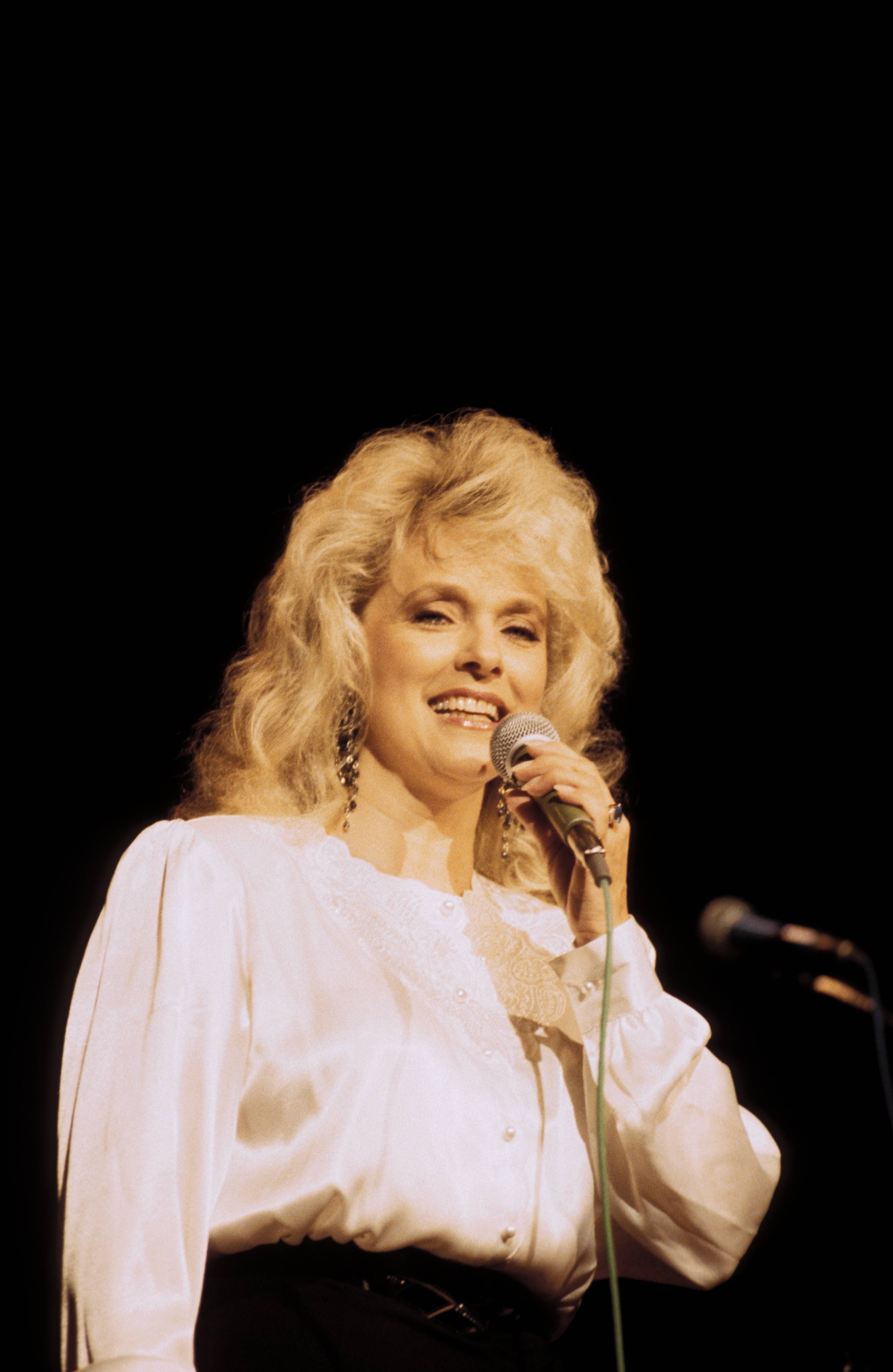 The singer, circa 1990 | Source: Getty Images