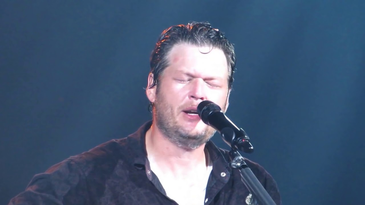 Blake Shelton took the stage