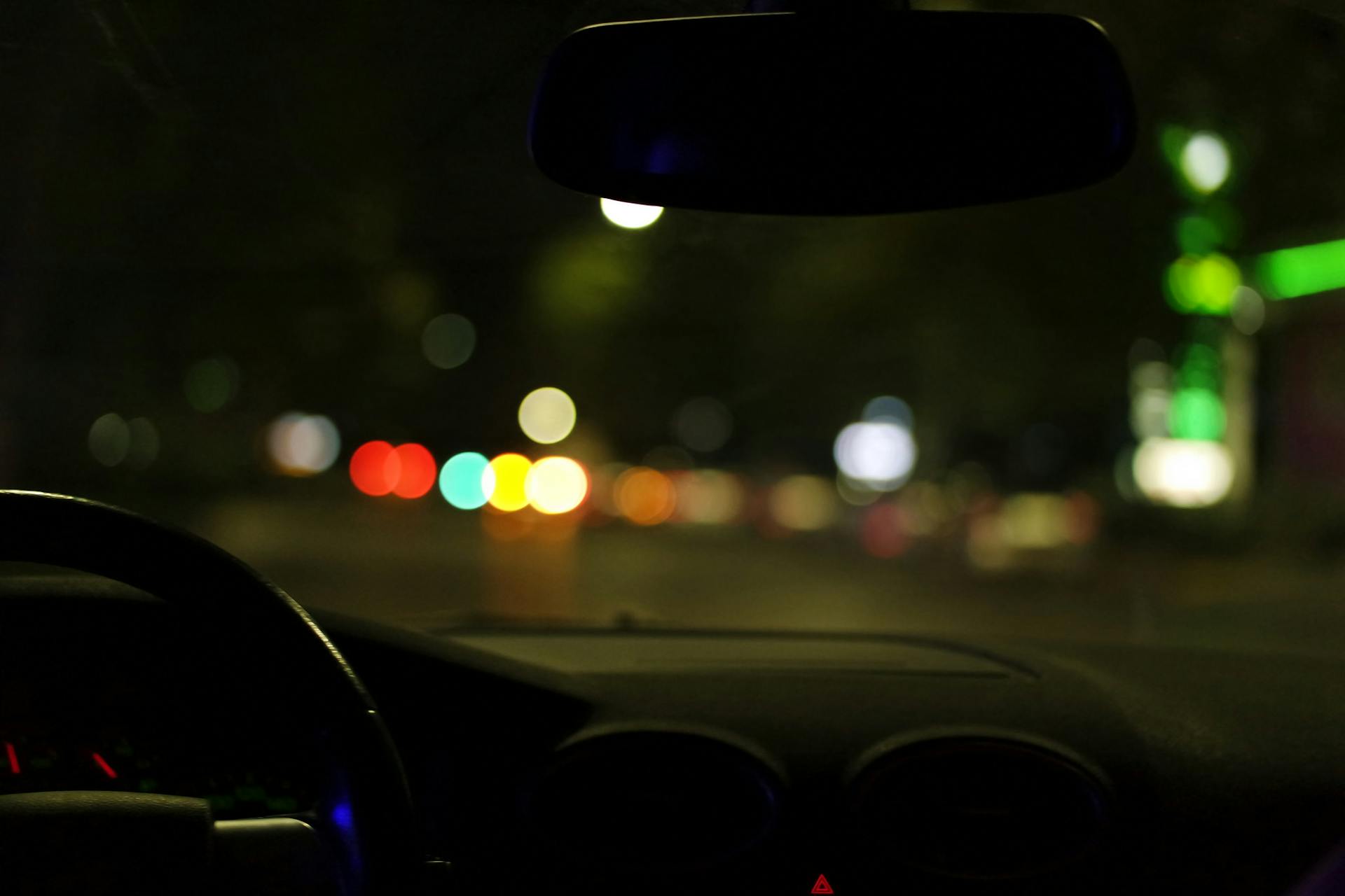 A car driving at night | Source: Pexels