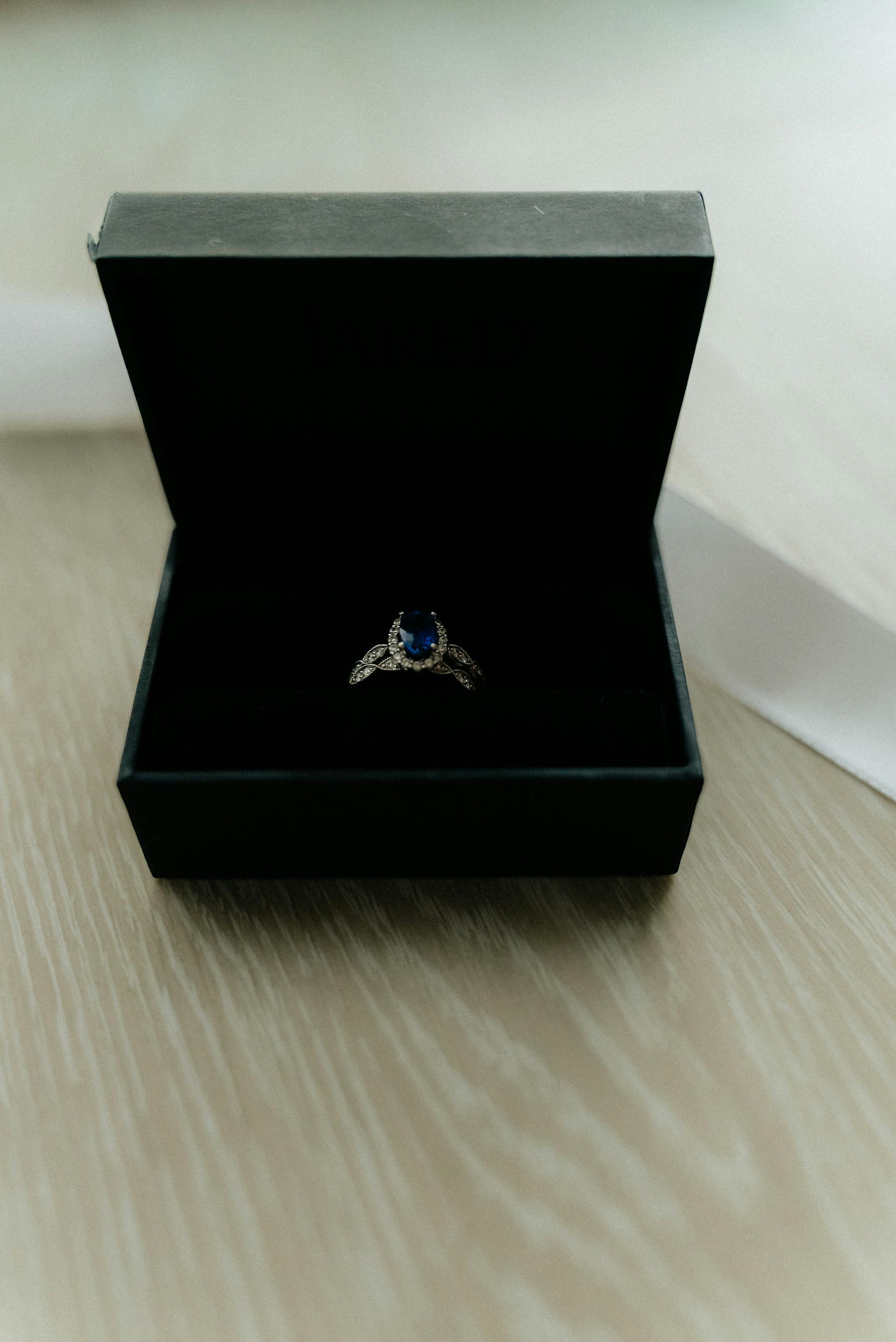 A ring in a box | Source: Pexels